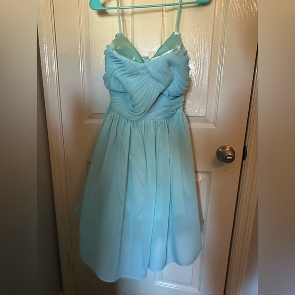 Dresses - Picture 3 of 5